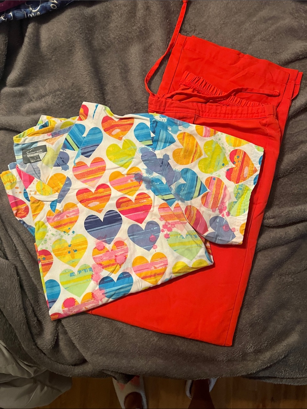 Womenโs Scrub Set with Bright Orange/Red Pants